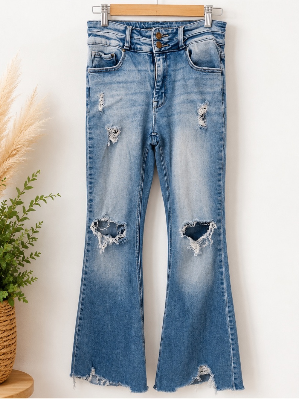Petra 153 High Rise Raw Hem Flare Jeans Size 29 Like New